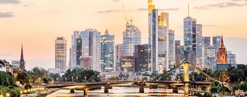 Frankfurt bên sông Main, thủ phủ của Ngân hàng trung ương châu Âu (EZB) là thành phố duy nhất nước Đức soi bóng lên nền trời.