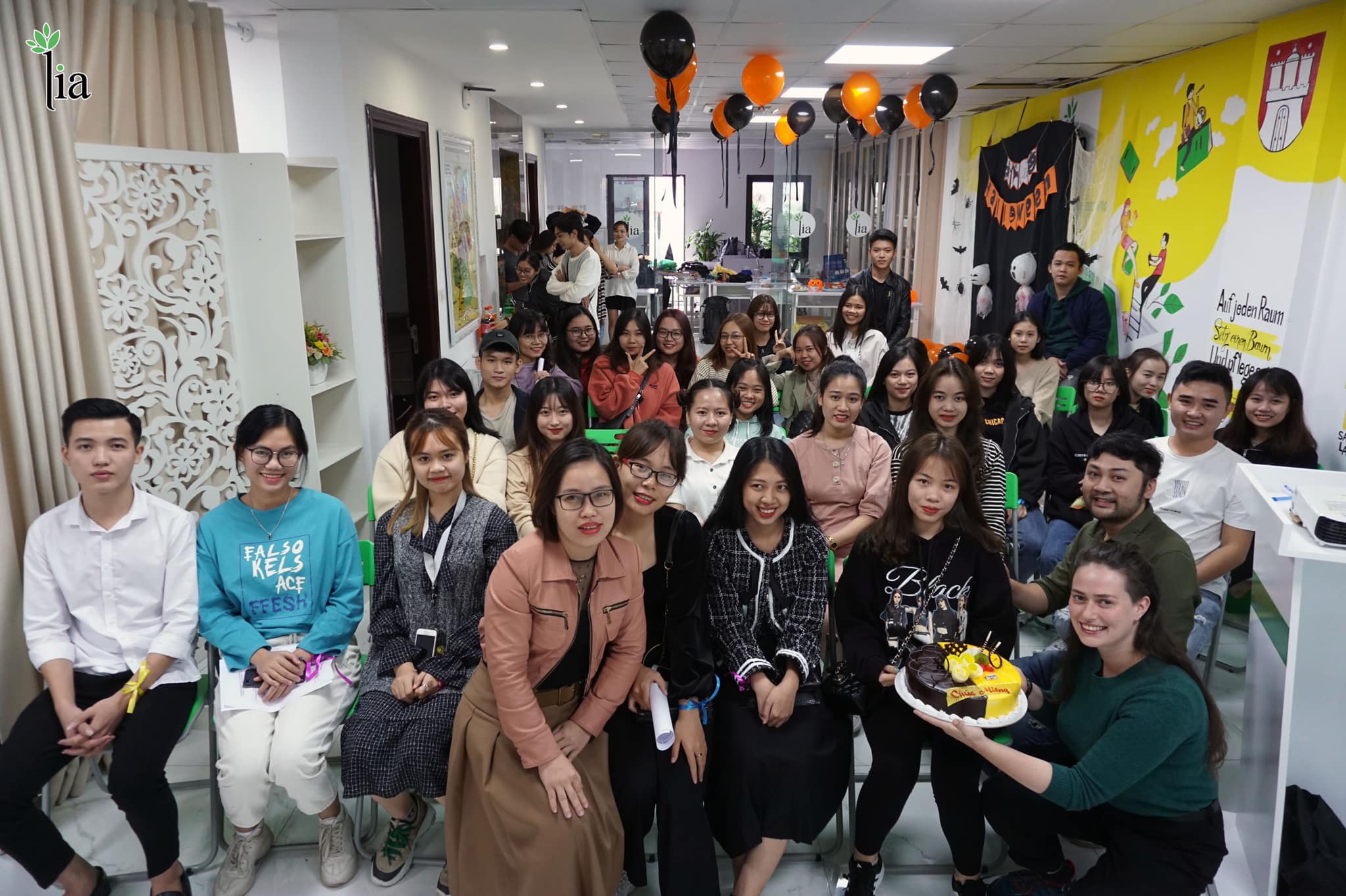 VICAT cùng học viên “biến hình” tưng bừng đón Halloween 2020 2 Sự kiện Halloween tại LIA thu hút đông đảo các bạn học viên.
