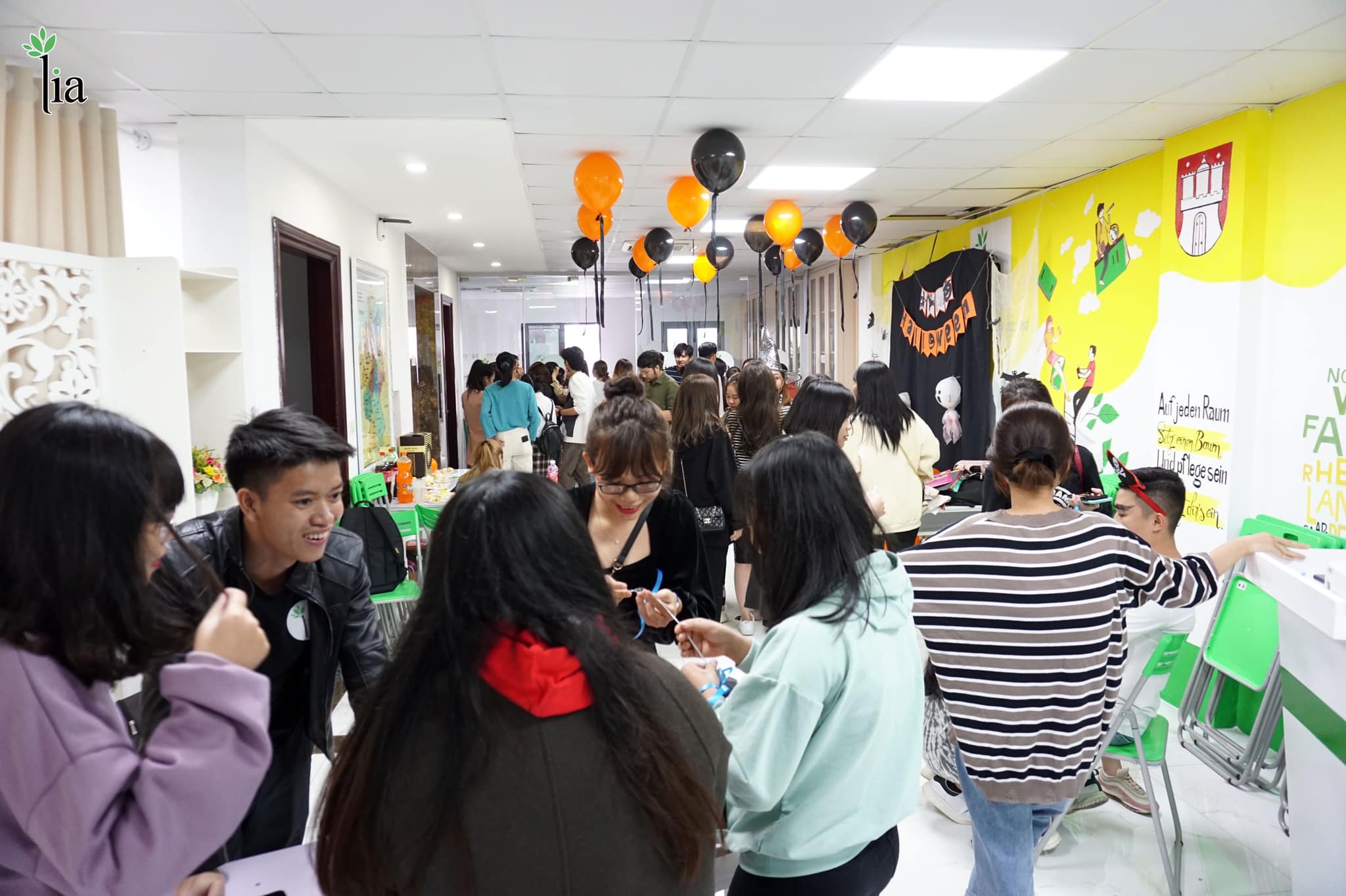VICAT cùng học viên “biến hình” tưng bừng đón Halloween 2020 12 Không gian Halloween tại LIA