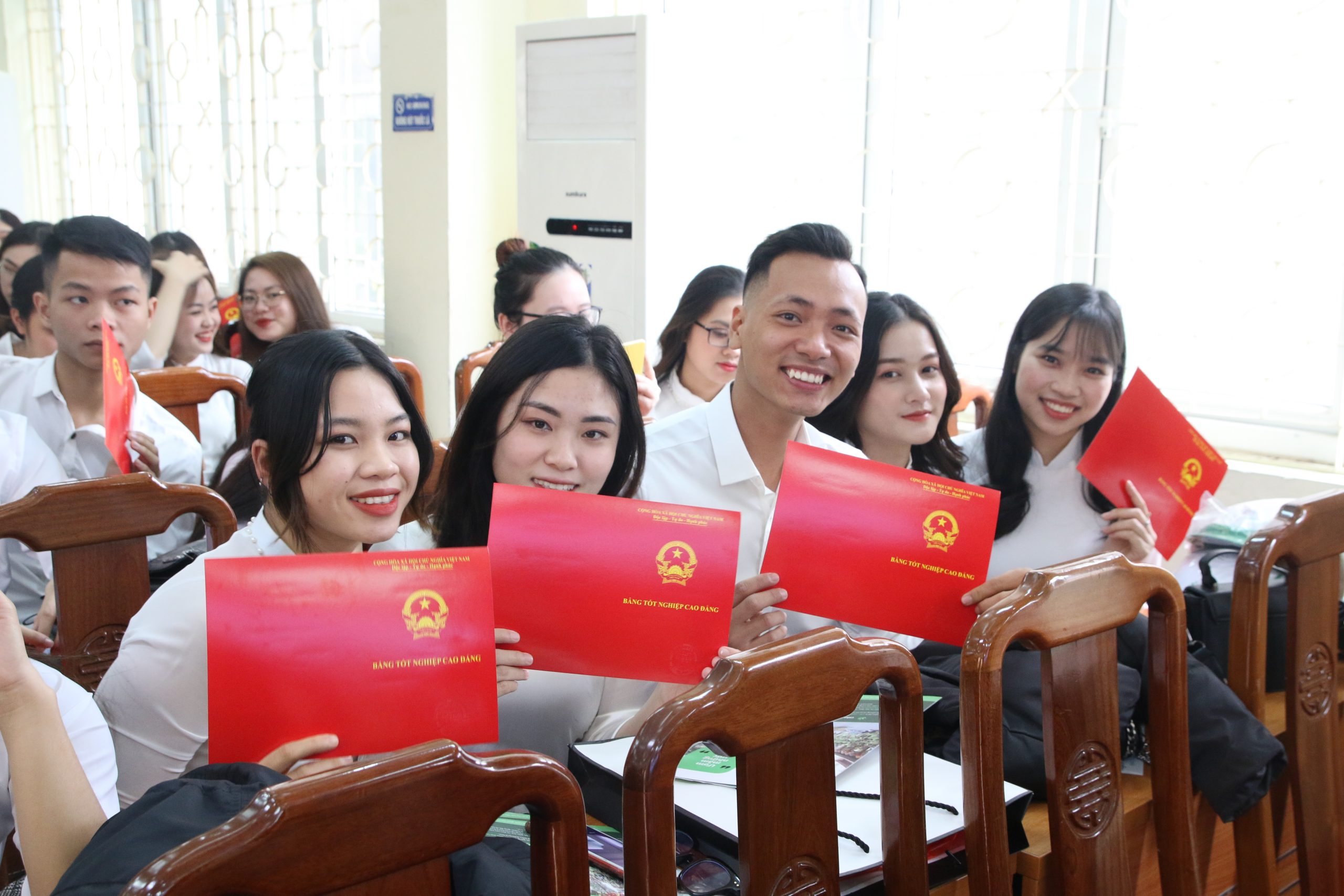 Cơ hội việc làm tại Đức cho cử nhân điều dưỡng Việt Nam - Hội thảo hướng nghiệp tại CĐ Y tế HN 3 Hội thảo hướng nghiêp nghề điều dưỡng tại CĐ Y Hà Nội