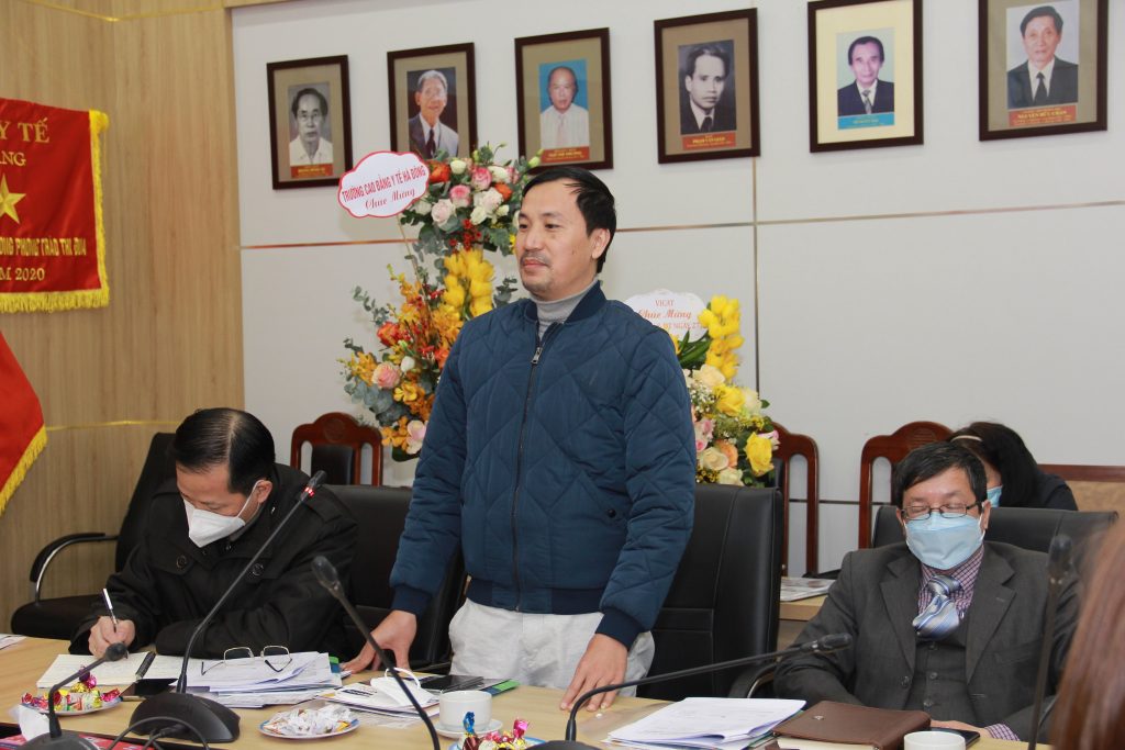 Repräsentativer Leiter der Ha Dong Medizinische Fachschule