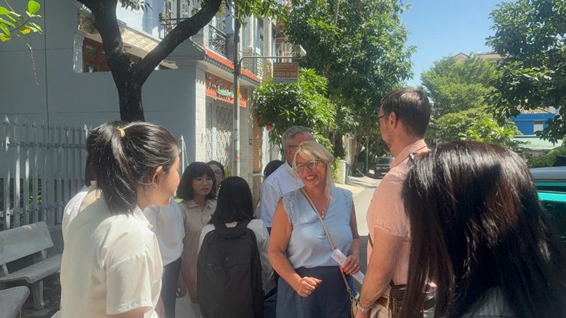 Đối tác Đức Trực Tiếp Phỏng Vấn Học Viên Vicat tại Việt Nam 6 z7188289755919 c145390669660818d2024424ee1e4461