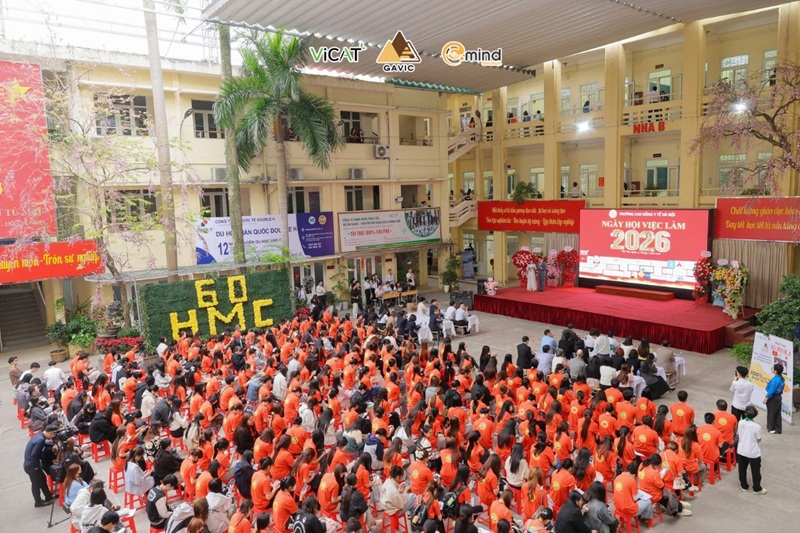 Toàn cảnh buổi khai mạc tại chương trình Ngày hội việc làm trường CĐ Y tế Hà Nội năm 2026