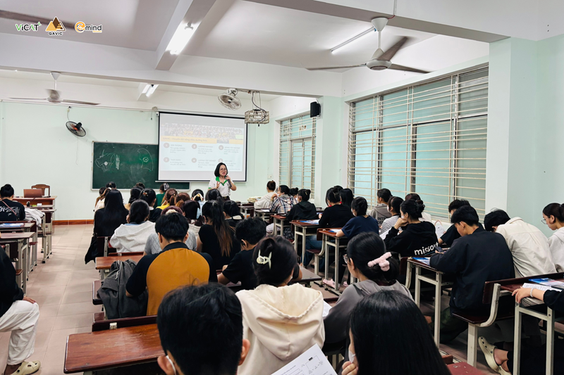 Phiên tư vấn chuyên sâu tại giảng đường 304 về dự án GAVIC - Chuyển đổi bằng điều dưỡng Đức với sự tham gia của sinh viên điều dưỡng lớp 10AB