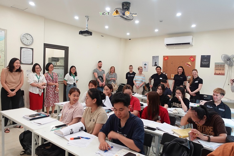Đối tác Đức giao lưu với các học viên đang học tại Vicat